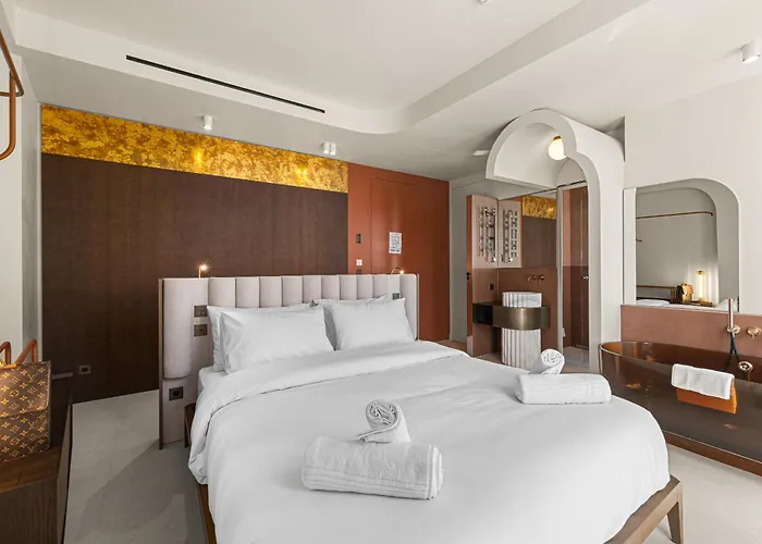 Modern Waikiki Hotel